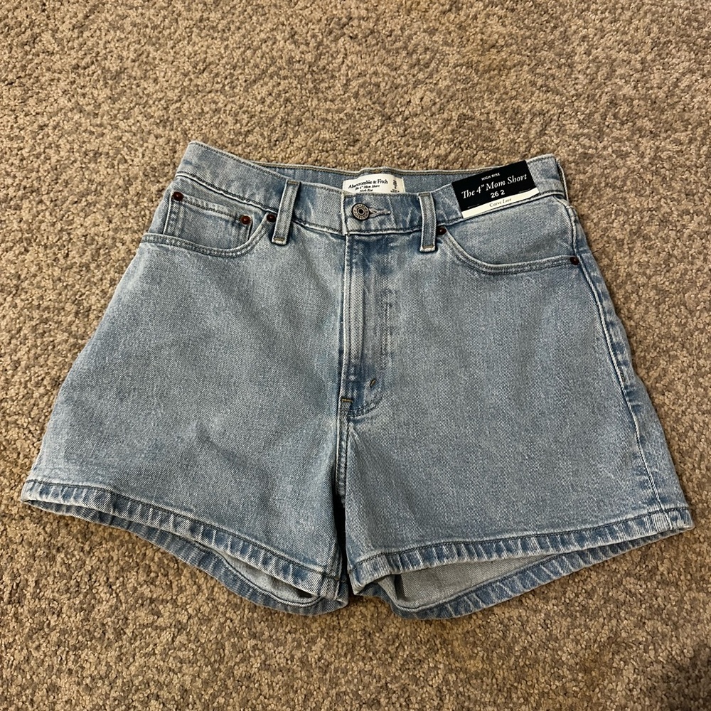 Abercrombie Curve Love High Rise 4” Mom Short